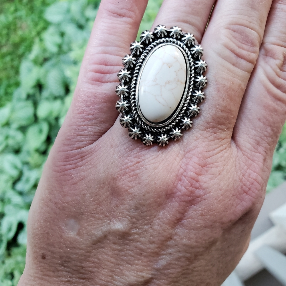 Free Spirit Boho Native South Western People Oval Sunburst bead Stretch Ring Nwt